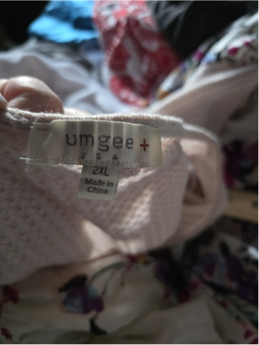 Umgee Light Pink Textured Tank Top with White Floral Hem - Picture 6 of 7